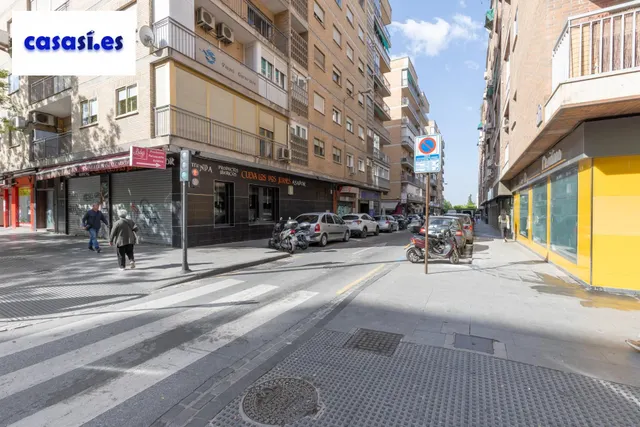 Piso con terraza y gran potencial junto a Camino de Ronda — 38