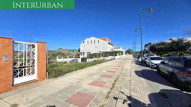 Parcela urbana esquinera de 536 m2 en Benissanó – zona exclu