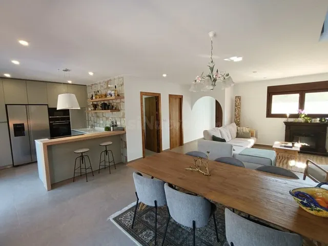 Villa 5 habitaciones 256m² en venta - Zona Pueblo — 48
