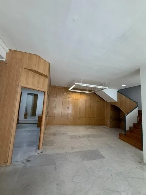 Amplio local comercial en alquiler con excelente visibilidad — 14