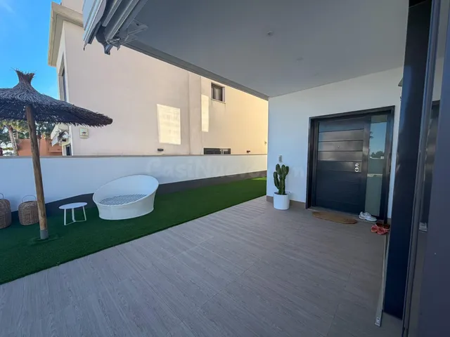 Villa de 4 Dormitorios con Piscina Privada cerca de Las Coli - foto 5