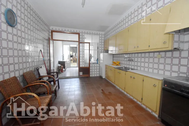¡Hazla a tu gusto! Gran casa para reformar con terraza y balcón, cerca del ayuntamiento — 7