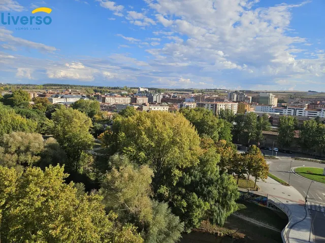 Espectacular pisazo en pleno centro, impresionantes vistas, no dudes en visitarlo!!! — 43