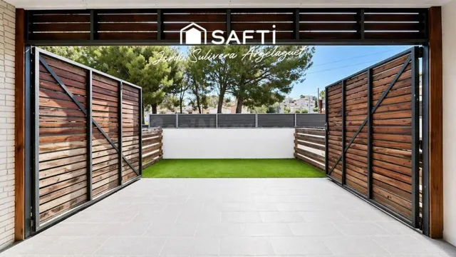 CASA ADOSADA CON JARDÍN PRIVADO, TERRAZA Y PISCINA EN L’ESCA - foto 2