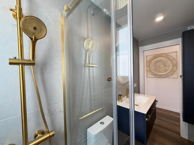 Apartamento totalmente reformado con vistas al mar y a 100 metros del puerto. con 3 dorm. 2 baños. superficie de 100 m2. — 22