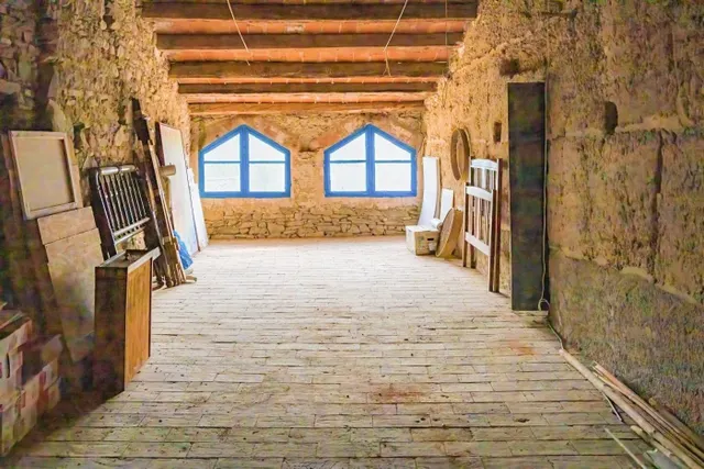 CASA DE PIEDRA DEL S. XVIII, A DOS CALLES, EN MONISTROL DE CALDERS — 25