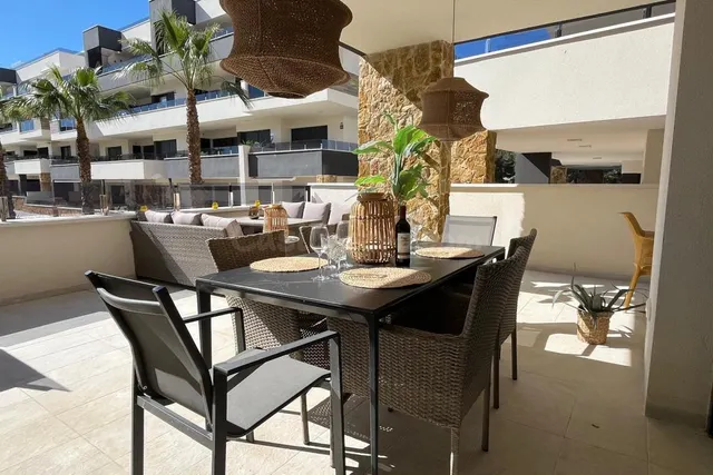 MODERNO APARTAMENTO EN PLANTA BAJA CON JARDÍN PRIVADO DE 65 