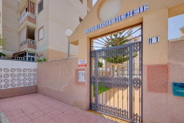 Apartamento de dos dormitorios en residencial con piscina comunitaria — 35