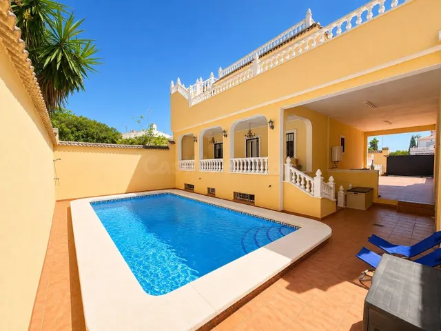 Villa independiente con piscina privada y 6 dormitorios junt - foto 2