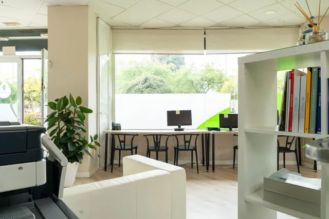 Excelente Local Comercial en la Mejor Zona de Tomares — 6
