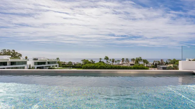 Sofisticada villa con vistas al mar en la Milla de Oro, Marbella — 6