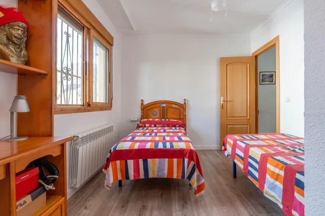 CHALET CON PISCINA Y JARDÍN A SOLO 10 MINUTOS DE GRANADA — 29