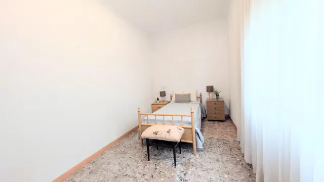 ¡Oportunidad única en la zona de Plaza de Barcelona!. Planta baja con entrada independiente y gran patio pisable. — 25