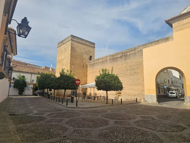 Piso de 4 dormitorios con plaza de garaje en San Basilio, con terraza de 20 m2 anexa al trastero en la cubierta. — 9