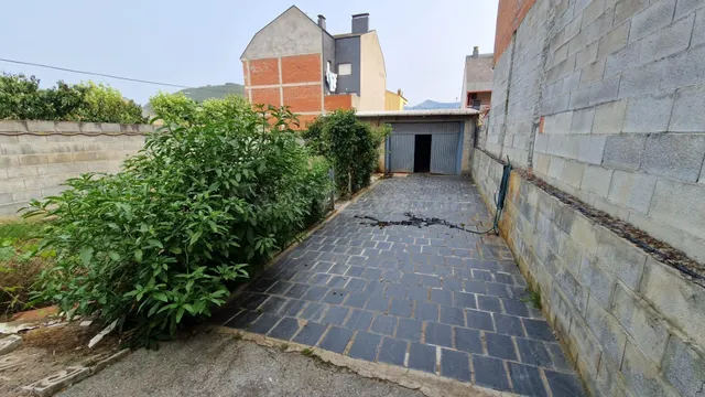 SE VENDE SOLAR DE 209 M2 EN LA PLACA — 4
