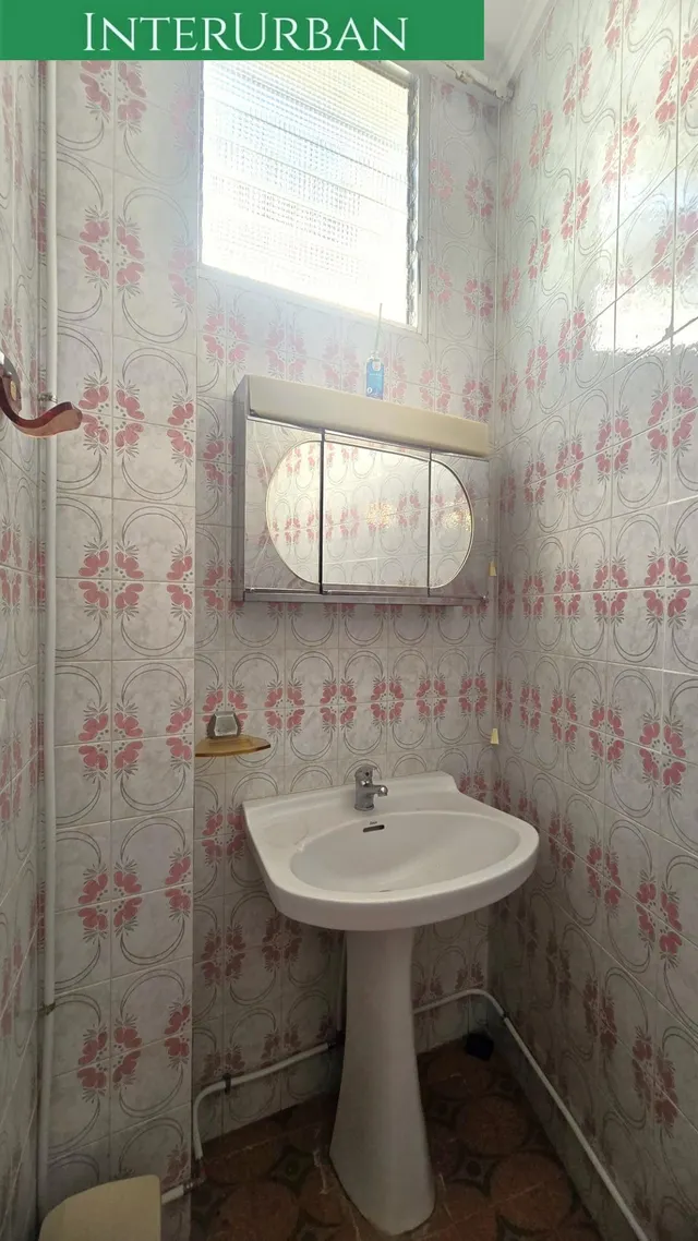 Oportunidad - Amplia casa de 197 m2 con 4 dormitorios y terraza en Benissanó — 25