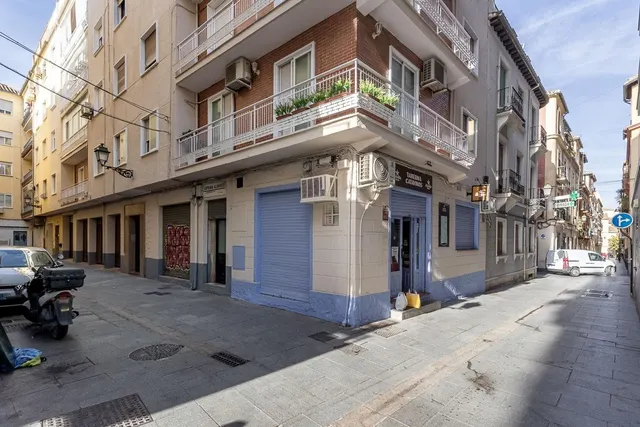 Estos dos grandes locales en pleno centro de Granada ofrecen una oportunidad única para tu negocio. — 18