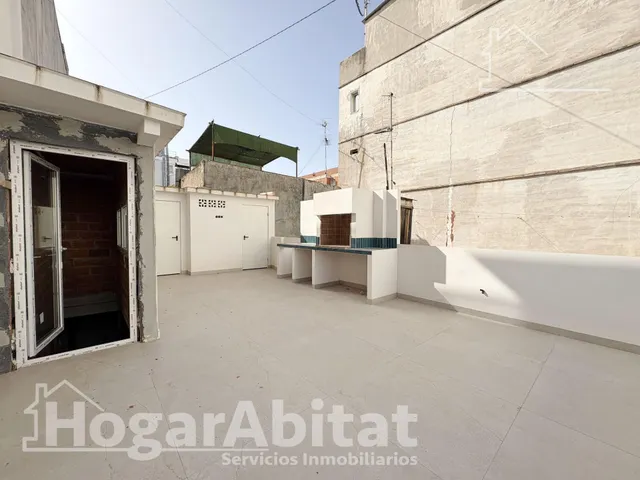 ¡oportunidad en el centro! casa para reformar con terraza y trastero — 50