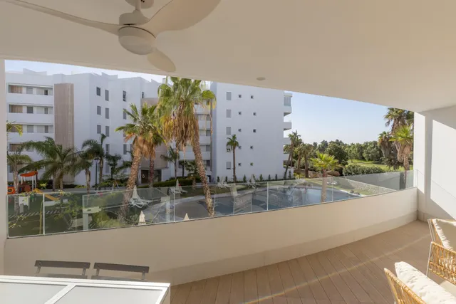 Piso con gran terraza y vistas al Campo de Golf — 41