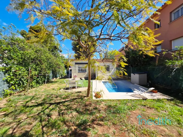 Casa acogedora de una planta en terreno plano. Urbanización  - foto 3