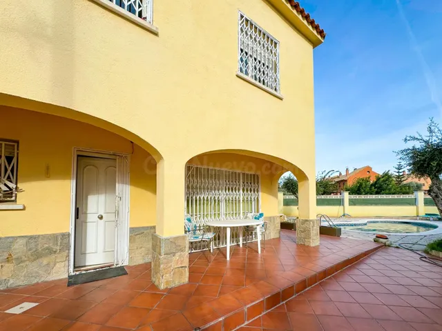 ¡Piscina privada y playa a 10 minutos! Chalet esquinero de 4 - foto 2