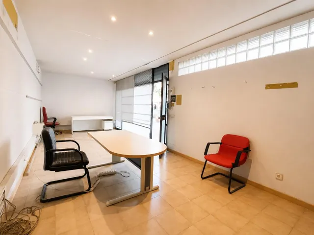 Local comercial con terraza exclusiva en Calle Industria 15 - (Los Molinos) — 2