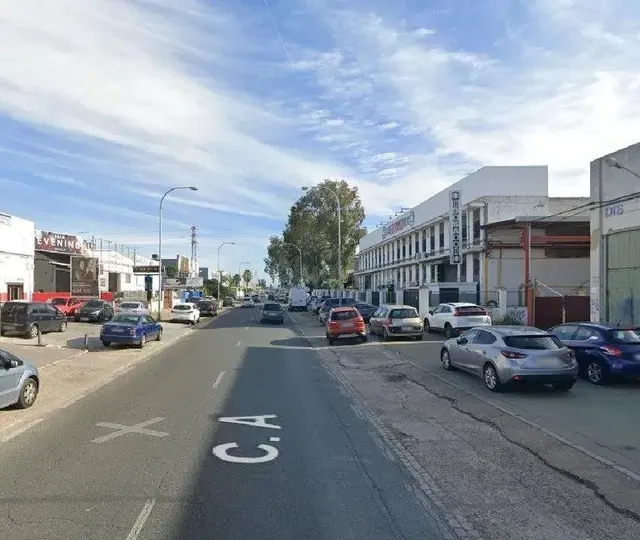 SE VENDE nave industrial OKUPA en C Gramil de Sevilla - foto 3
