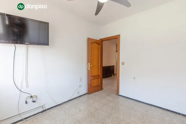 Estupendo piso  en la última planta en calle doctor azpitarte — 23