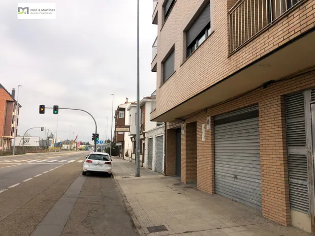 LOCAL DE 215 M2 EN AVENIDA ANTIBIOTICOS — 9