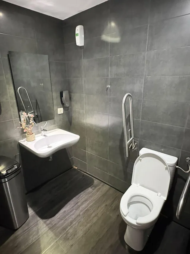 Excelente oportunidad de traspaso en una de las zonas gastronómicas más consolidadas de Palma. SANTA CATALINA — 11
