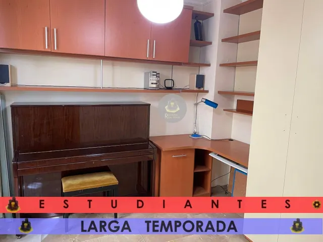 EST/ LT / Piso de CUATRO dormitorios en Centro-Sagrario Recogidas — 11