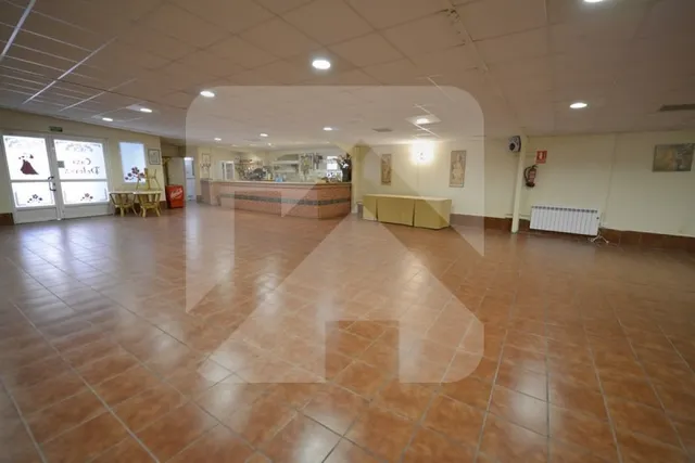 SALÓN PARA EVENTOS CON COCINA Y BARRA — 4