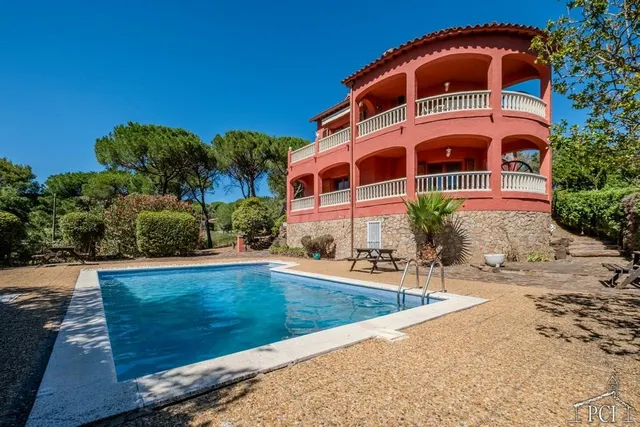 CHALET CON LICENCIA TURÍSTICA Y PISCINA PRIVADA - CALONGE — 3