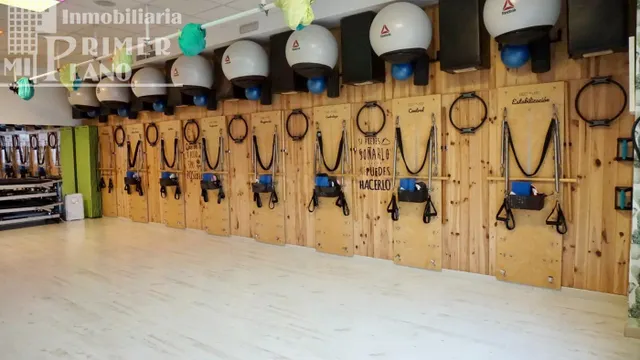 LOCAL EN VENTA POR TRASLADO, EN PLENO FUNCIONAMIENTO, CÉNTRI