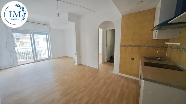 ¡Luminoso piso con gran balcón en pleno centro de Vilanova i la Geltrú! — 11