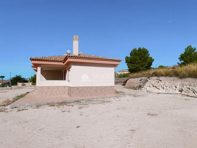 SE VENDE CHALET DE OBRA NUEVA AL LADO DEL PUEBLO DE MACISVENDA-ABANILLA — 23