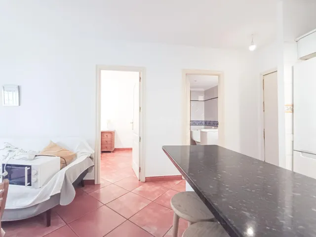 Piso de 45 m2 junto a Cruz Roja y Judería: primera vivienda  - foto 2