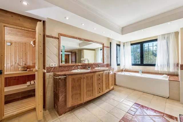EXCLUSIVA VILLA CON VISTAS A LA BAHÍA DE PALMA EN MARRATXI — 18