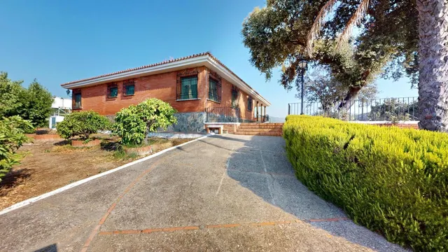 Finca rústica de más de 70 hectáreas con cortijo, casa de guardas y nave agrícola a solo 10 minutos de Córdoba — 4