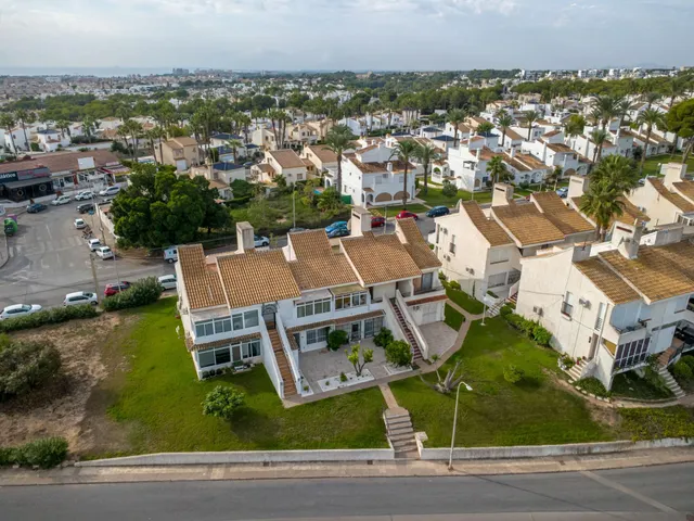 Bungalow en planta baja con 2 dormitorios, zona Villamartin — 30