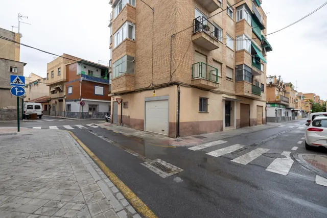 Local Comercial en Zaidín para Reformar - Excelente Ubicació - foto 2