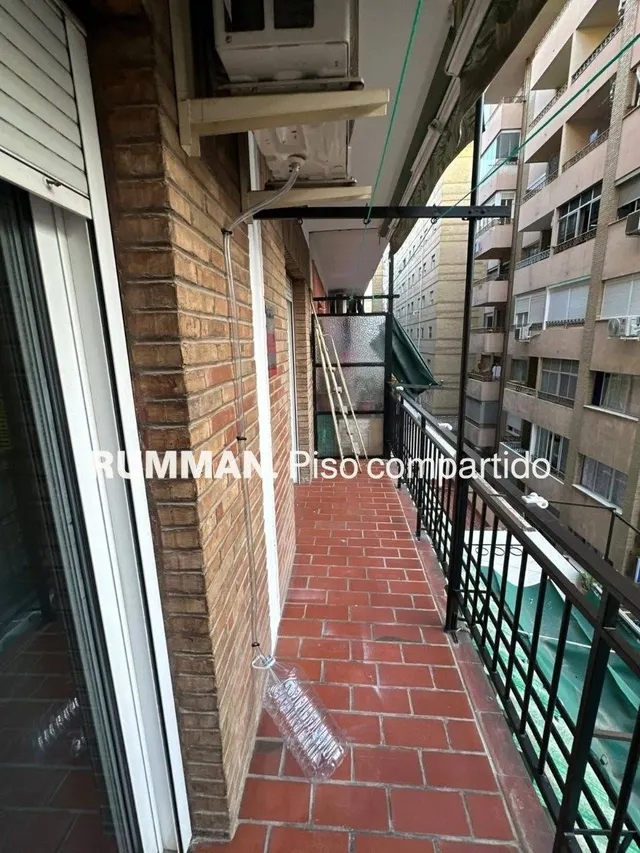 EST / TRAB. Piso de TRES dormitorios, zona Jardines del Triunfo — 25
