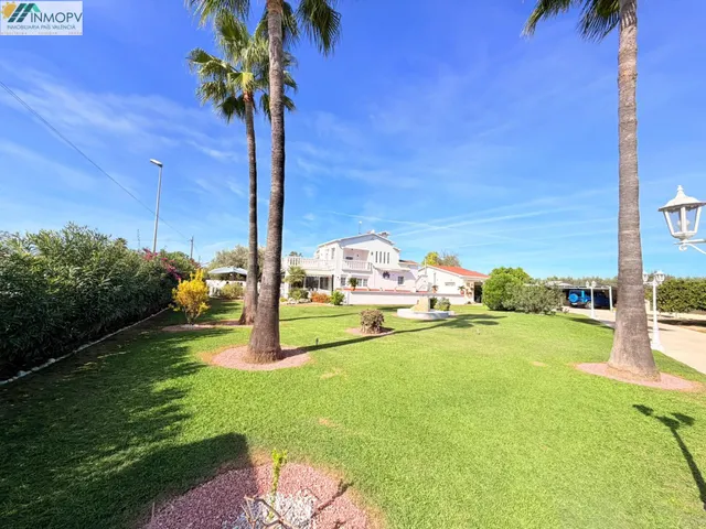 Singular chalet de 319m2 con 2.000 m2 de parcela, piscina y apartamento independiente en vistabella Vinaròs! — 9