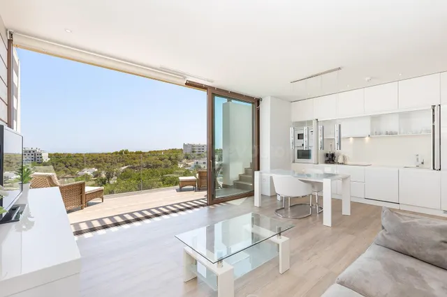 Hogar de Ensueño en Las Colinas Golf – Ático Exclusivo con T