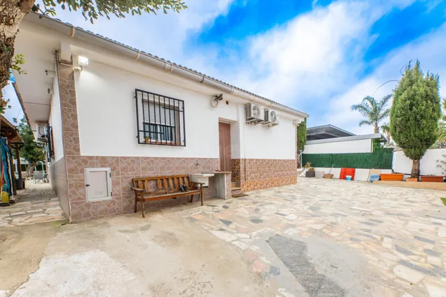 Chalet independiente con dos viviendas, piscina y gran parce - foto 5