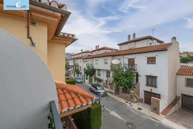 Encantadora Casa Reformada en Ogijares con Vistas y Espacios para Disfrutar — 33