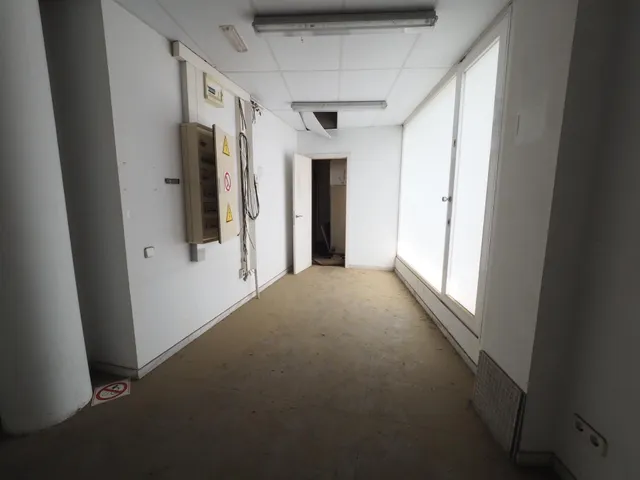 SE VENDE LOCAL COMERCIAL EN CASTELLBISBAL — 8