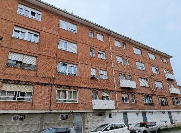 SE VENDE piso ALQUILADO en Calle Francisco Iturrino Nº 3 San - foto 3