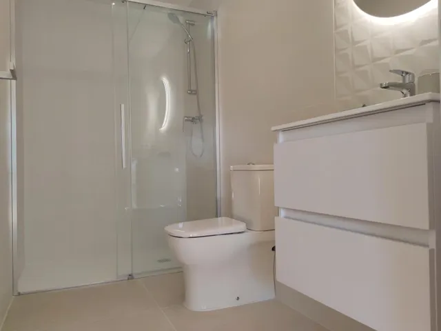 Impresionante apartamento nuevo en Torreblanca, Torrevieja. — 28