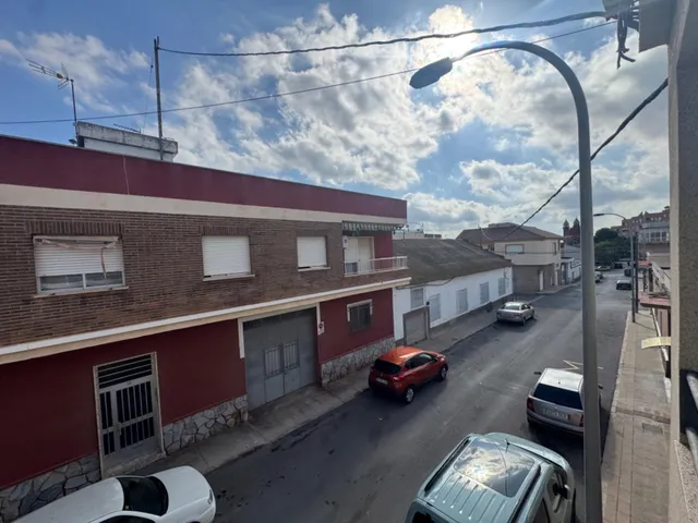 Casa con amplia cochera, terraza y patio. — 28
